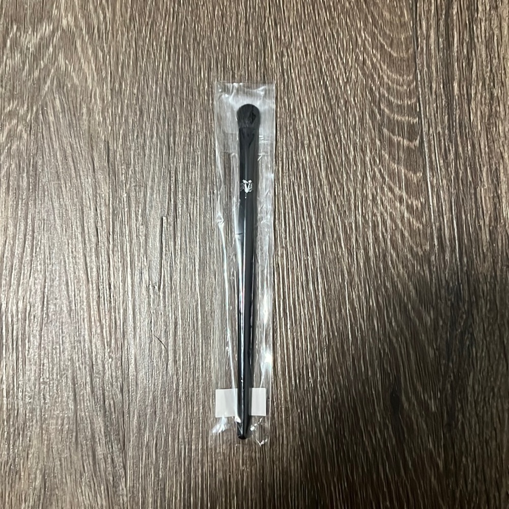 Kat Von D Eyeshadow Brush